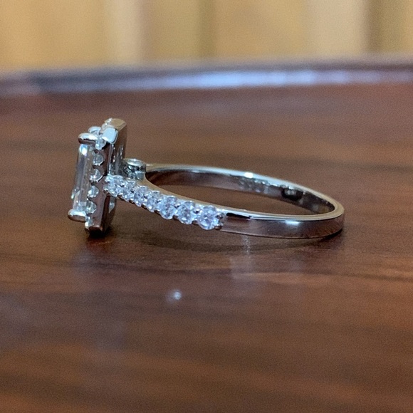 Sterling Silver 1 carat Emerald Cut Moissanite Halo Ring Size 6 - Picture 2 of 9